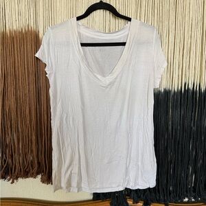 White Mossilo cotton V-neck short sleeve tee; good condition